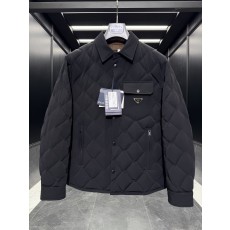 프라다 Re-Nylon 다이아몬드 퀼팅 남성 구스다운 재킷 블랙